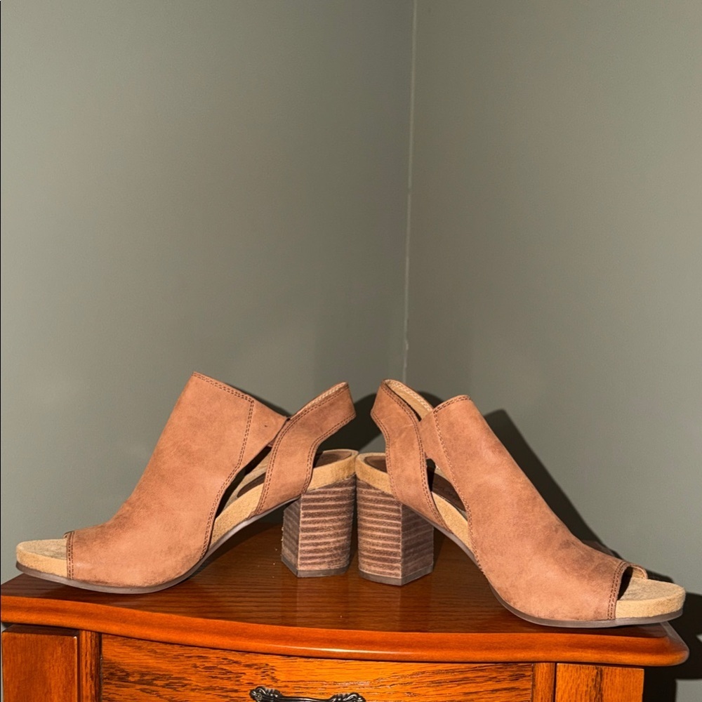 Lucky Brand Saundra Dress Sandals - Picture 2 of 6